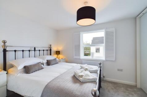 CAM01740G0-PR0025-STILL021