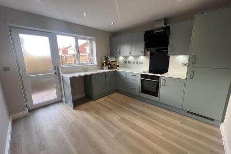 2 - Kitchen.jpg