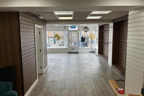 Retail Property (high street) to rent Image 7