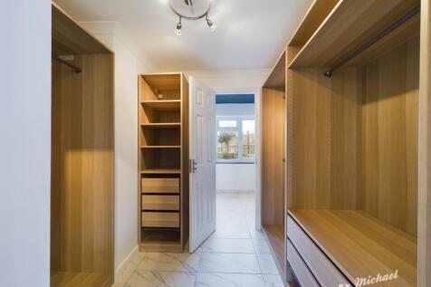 CAM02773G0-PR0237-STILL012