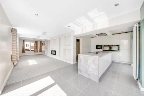 OPEN-PLAN LIVING DINING KITCHEN