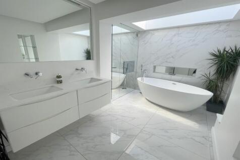 Luxury family bathro