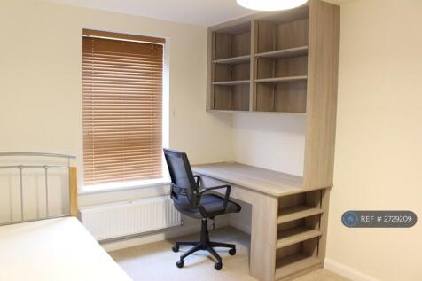 Master Bedroom En-Suite Study/Office Corner