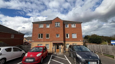 2-bed flat on Manor Oaks Gardens, Sheffield, S2 5JY, £850/mo