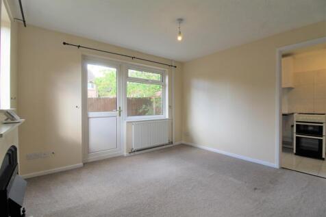 2 Living Room.JPG
