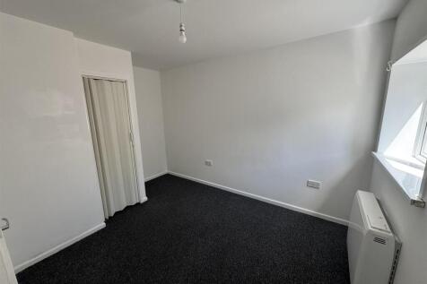 Bedroom (1/2)