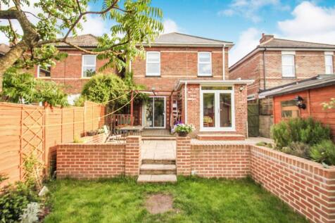 4-bed detached on Green Road, Bournemouth, BH9, £2,300/mo