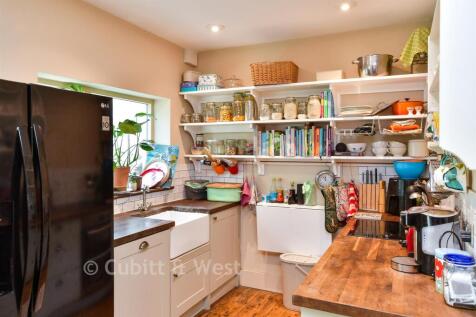 Kitchen/ Dining Area