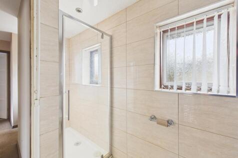 SHOWER ROOM / W.C.