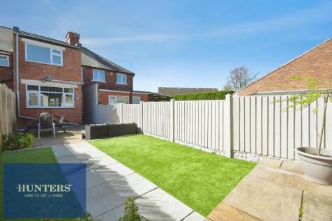 REAR GARDEN 05.jpg