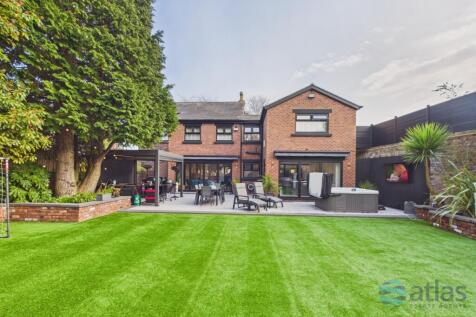 Patio/Rear Garden