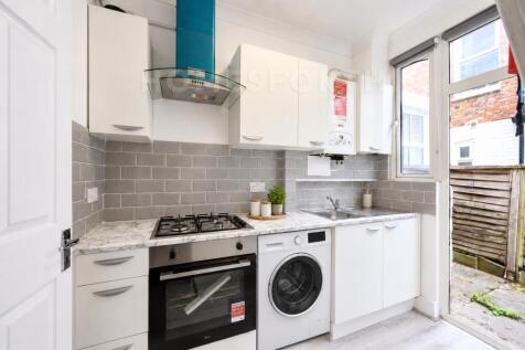 Greenford Avenue, Greenford, W7 photo 4