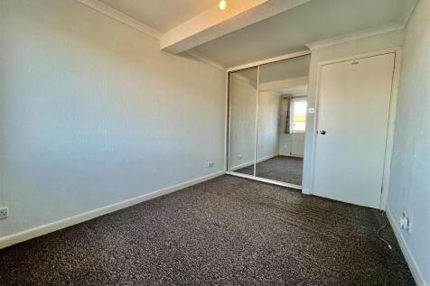 Queen Annes Drive, Westcliff-On-Sea photo 4