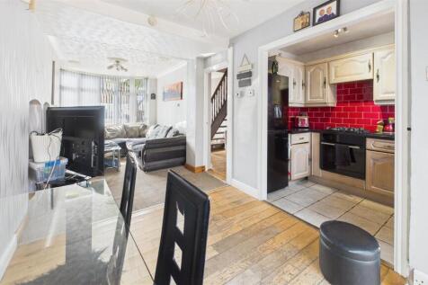 diner to lounge and kitchen.jpg