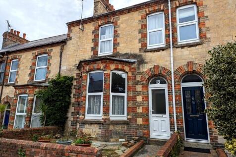 1-bed flat on Truro, £700/mo