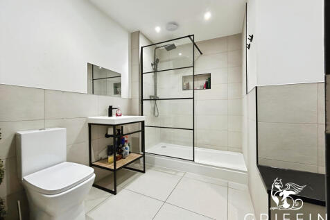 e7756047communal20bathroom