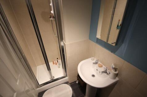 9GranbyTerraceshowerroom.jpg