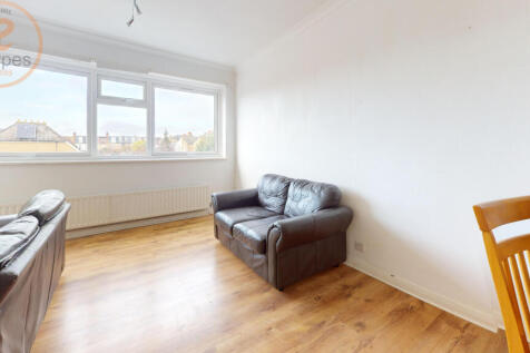 240C-Haydons-Road-Living-Room