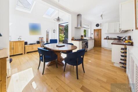 Open-Plan Living/Dining Kitchen