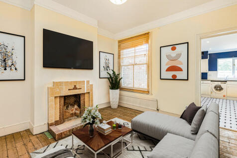 Living Area - Ang...