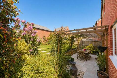 70 Chamberlyne Cresent - Garden 5.jpeg