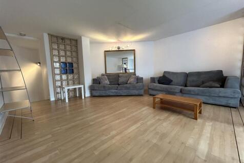 2-bed flat on St Georges Church, Castlefield, £1,595/mo