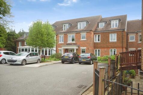 1-bed flat on Portman Court, Grange Road, Uckfield, £1,300/mo