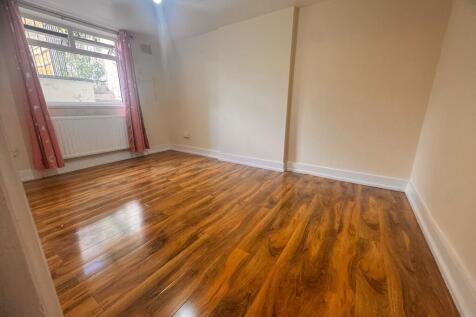 Basement Flat, Terrace Road, Hackney, London photo 3