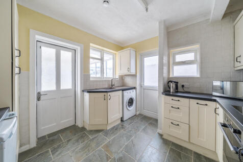 Chaucer Avenue, Rustington, Littlehampton, West Sussex, BN16 photo 3