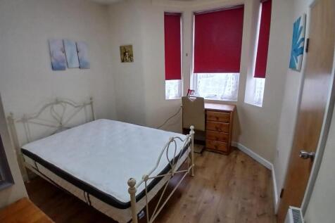 Room 1 - Ensuite Bedroom