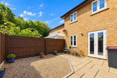 Sunny Townhouse Patio Garden