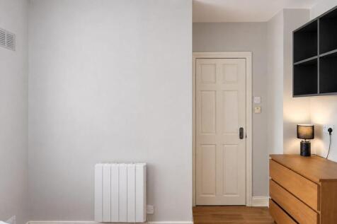 Room 3 ¿ double bed and bedside table