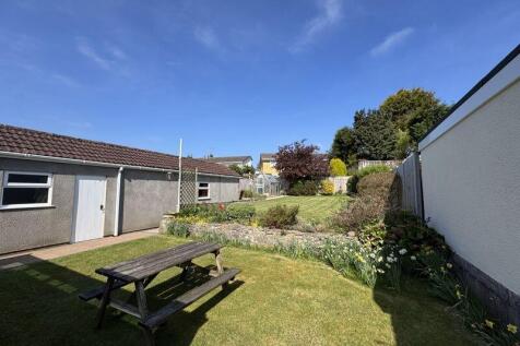 Rear garden to Garage