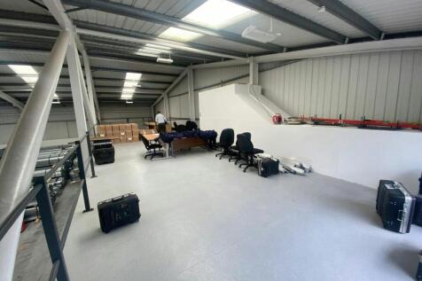 Light Industrial to rent Image 4