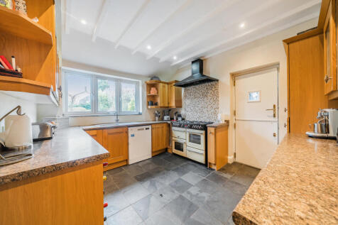 5 bed, 2 bath Semi-Detached in oxford - Photo 8