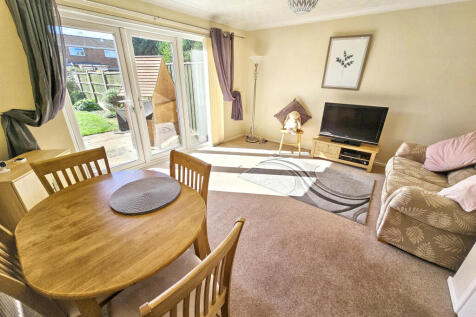 Lounge/Dining Area
