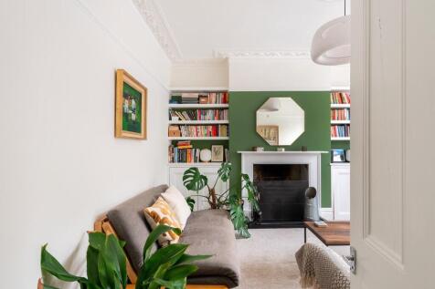 2S3RKE - Living Room E.jpg