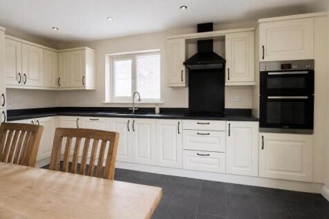 Kitchen (2).jpg
