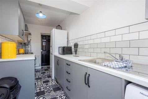 Room 2, 110 Wootton Street photo 4