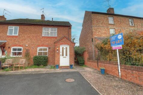2-bed terraced on Masons Ryde, Pershore, £1,095/mo