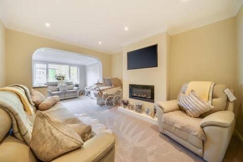 Durrants Drive - Lounge 2.jpg