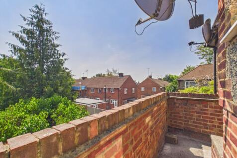 CAM03750G0-PR0100-STILL011