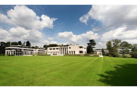 2-bed flat on Charters Road, Ascot, Berkshire, £4,500/mo