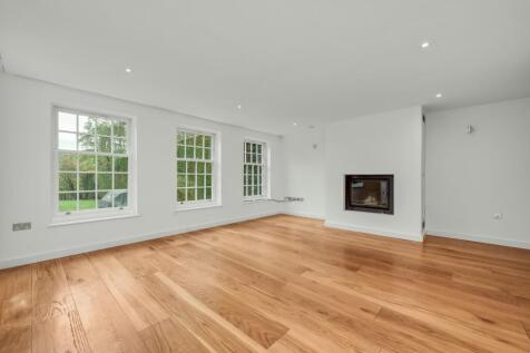 Heathfield, Cobham, Surrey, KT11 photo 4