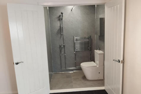 Studio apartment wet room