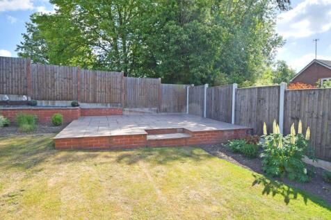 UPPER LEVEL PATIO AREA