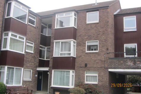 Top floor flat in near town and Beverley Minster