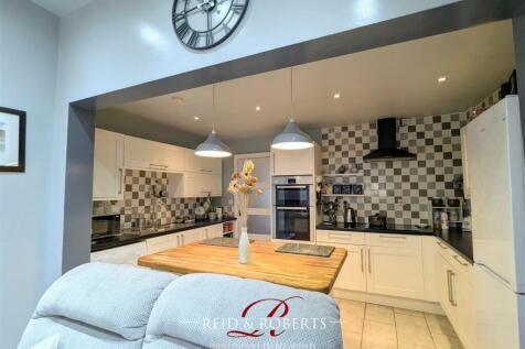 Open Plan Kitchen/Family Room