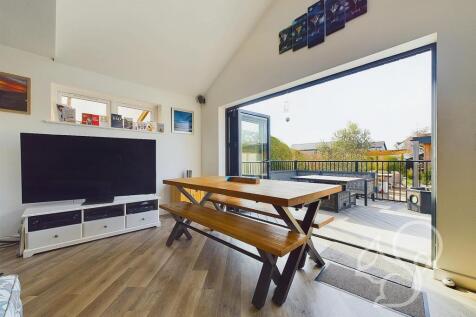 DINING AREA TO BIFOLDS