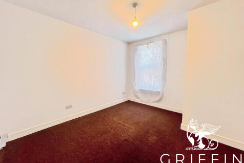 London Road, Grays, RM17 photo 4